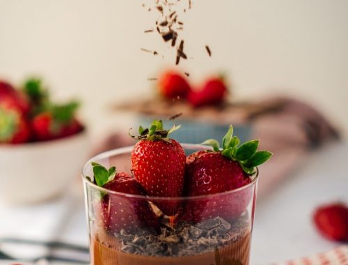 strawberry juice in clear drinking glass